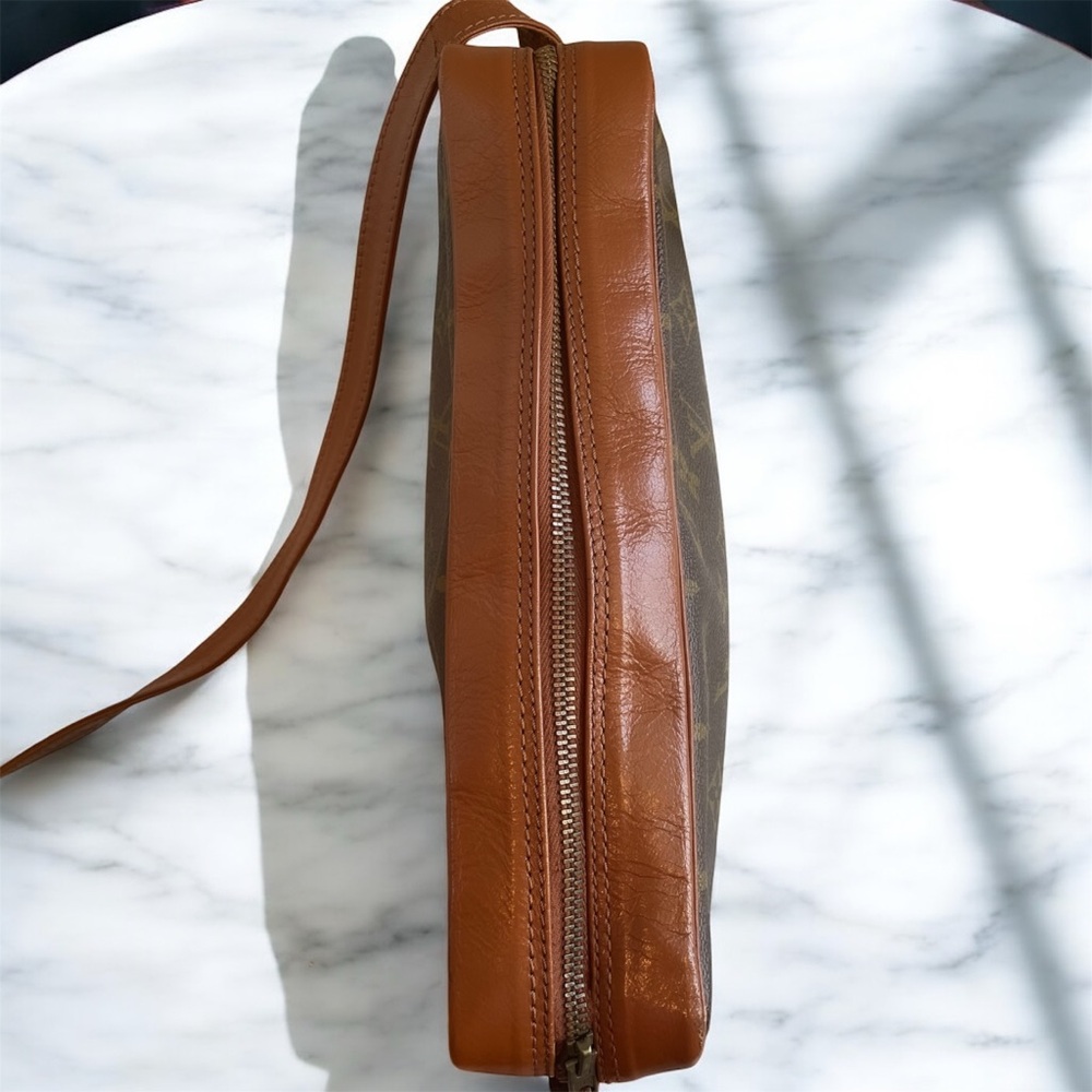 Louis Vuitton Monogram Sac Bandouliere - Picture 5 of 12